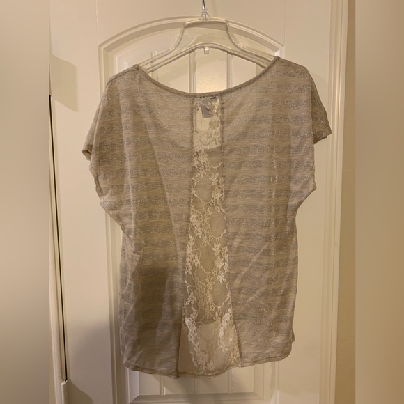 Bar III Women’s Gold Sheer Striped Cap Sleeve Hi-Low Top w/Lace l Large l NWT - Picture 3 of 6